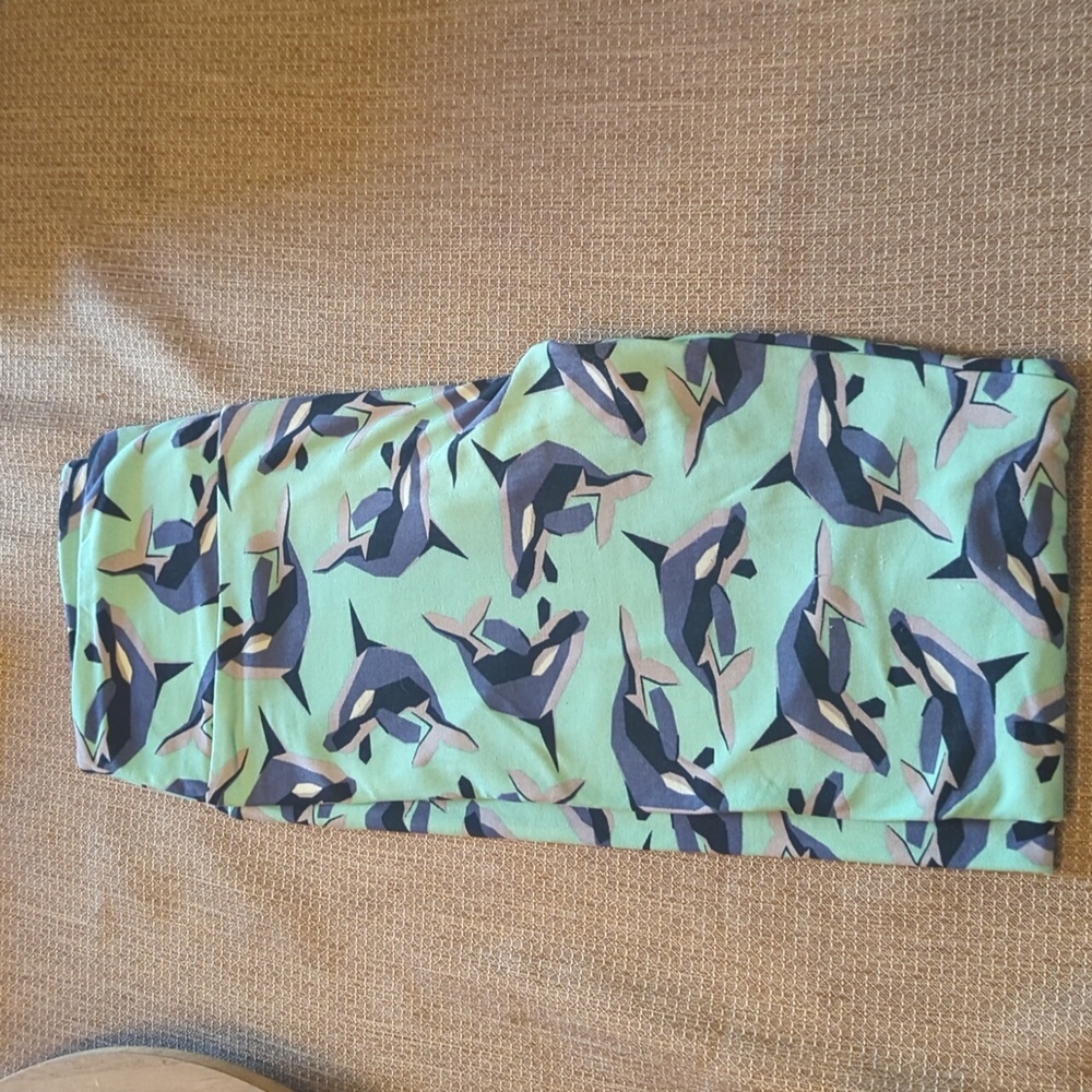 Orca Lularoe leggings